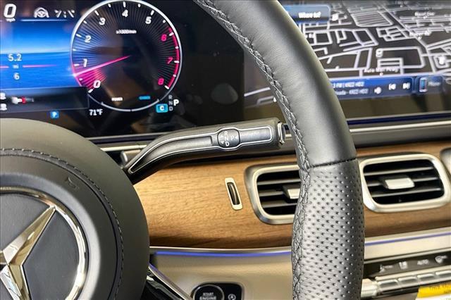 2026 Mercedes-BENZ GLS — миниатюра 15