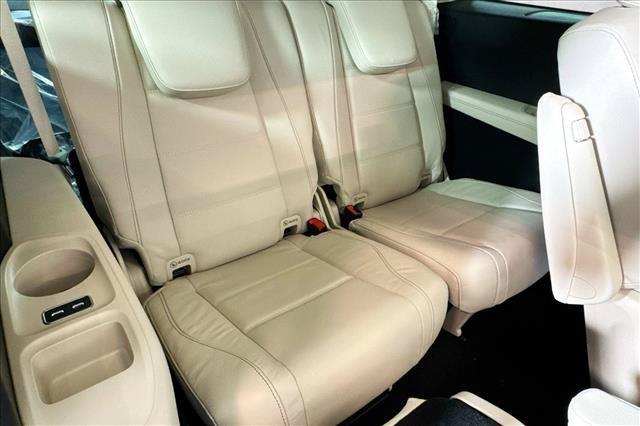 2026 Mercedes-BENZ GLS — миниатюра 25