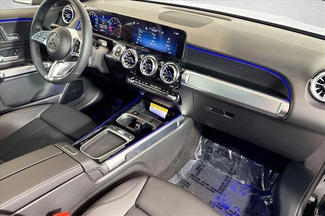 2026 Mercedes-BENZ GLB — миниатюра 27