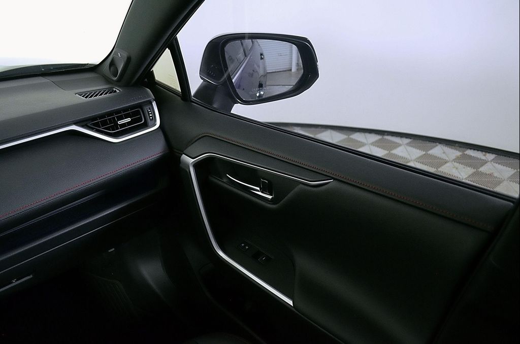 2024 Toyota RAV4 PRIME XSE thumbnail 22