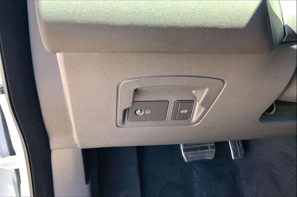 2026 LAND Rover RANGE ROVER VELAR P250 SE R-DYNAMIC — миниатюра 18