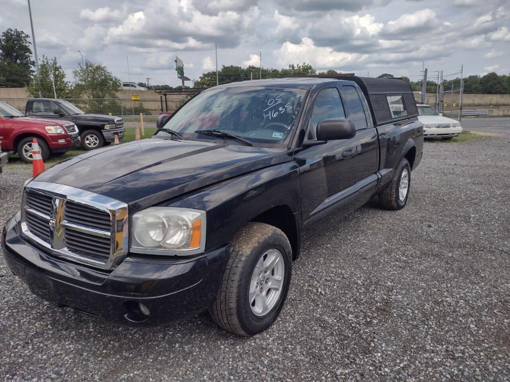 This Magnum-swapped 1999 Dodge Dakota Sport Manages To Pull Off Its  Three-inch Chop