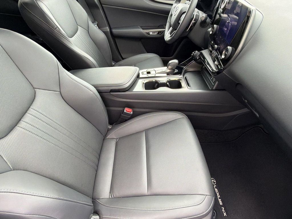 صورة مصغرة 25 لـ 2022 Lexus NX 250 BASE