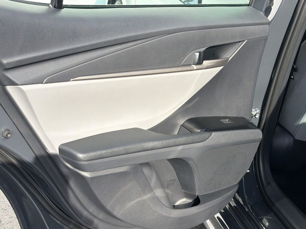 2026 TOYOTA CAMRY SE thumbnail 28