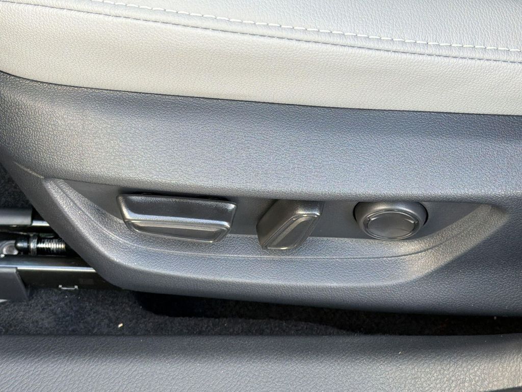 2026 TOYOTA CAMRY SE thumbnail 15