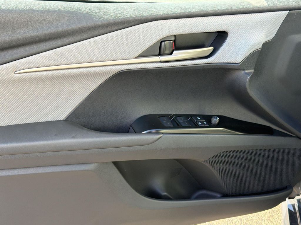 2026 TOYOTA CAMRY SE thumbnail 14