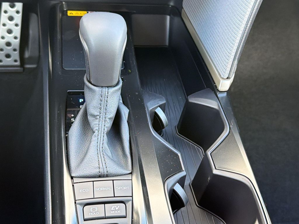 2026 TOYOTA CAMRY SE thumbnail 18