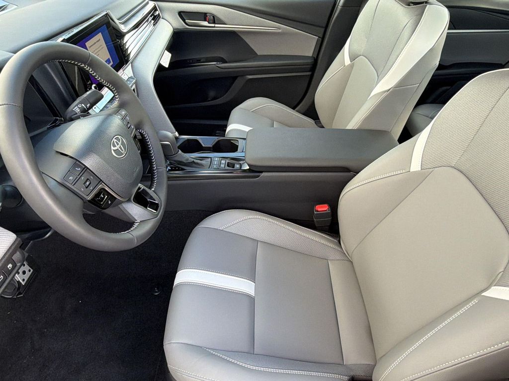 2026 TOYOTA CAMRY SE photo 6