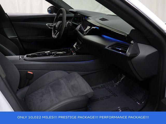 صورة مصغرة 39 لـ 2024 AUDI E-TRON GT PRESTIGE