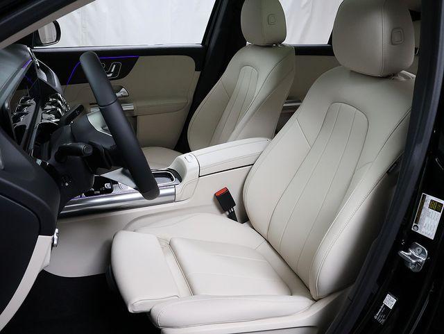 MERCEDES-BENZ GLA - 10