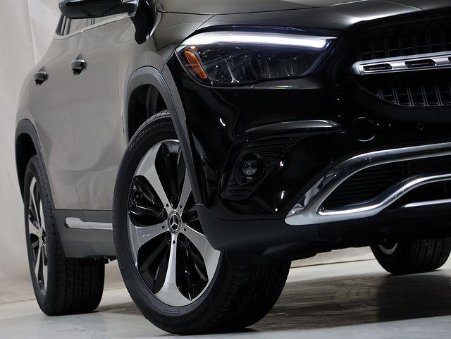 MERCEDES-BENZ GLA - 4