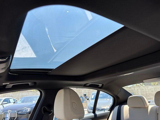 صورة مصغرة 23 لـ 2026 BMW 330 I