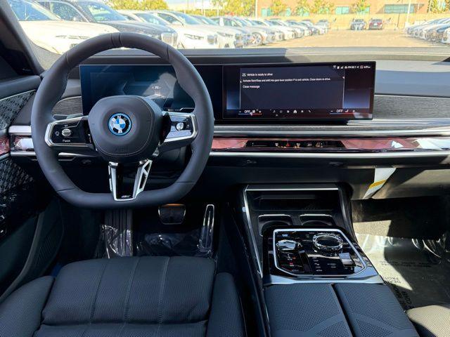 صورة مصغرة 25 لـ 2026 BMW I7 EDRIVE50