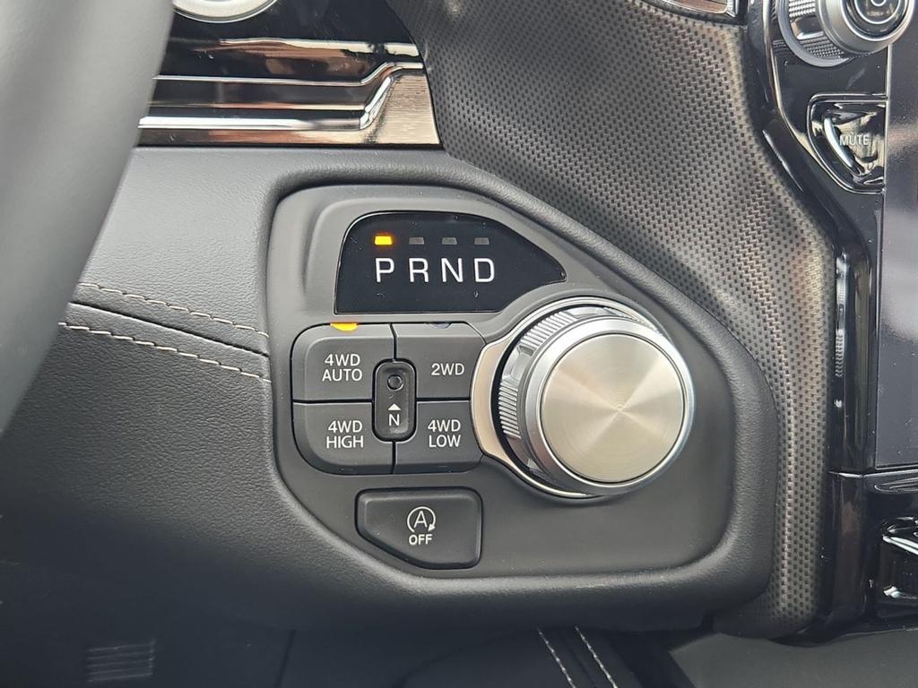 صورة مصغرة 30 لـ 2026 RAM 1500 LIMITED