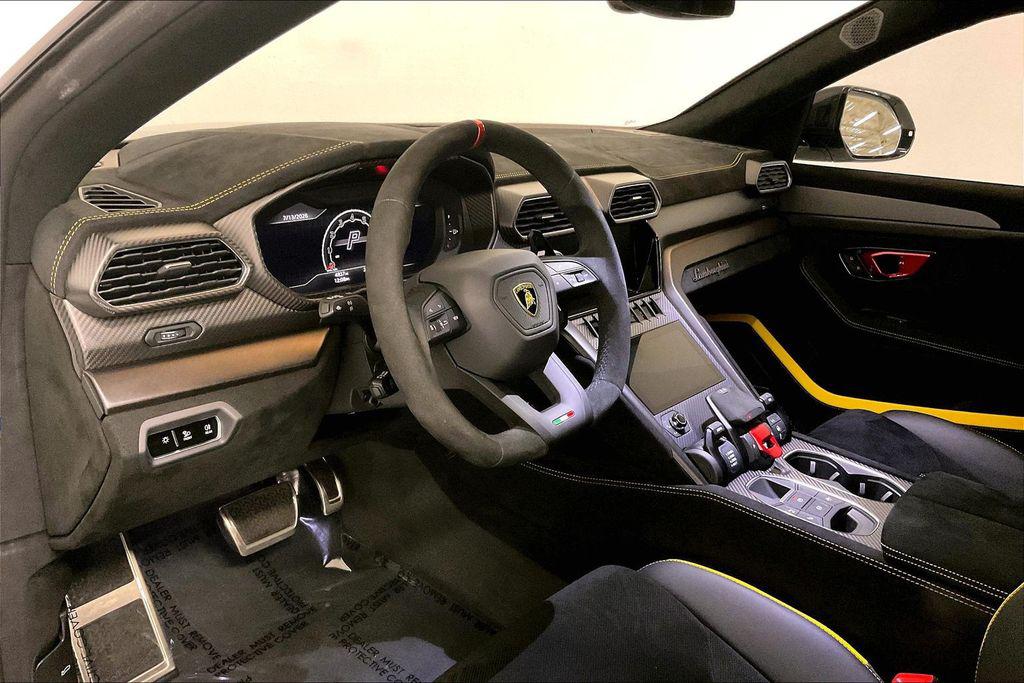 صورة 7 لـ 2024 Lamborghini URUS PERFORMANTE