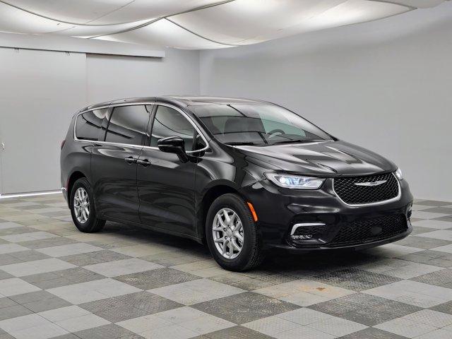 New 2026 Chrysler Pacifica Select