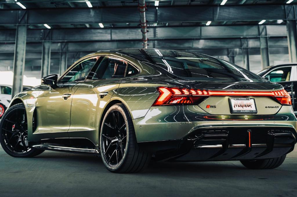 صورة 3 لـ 2026 AUDI RS E-TRON GT BASE