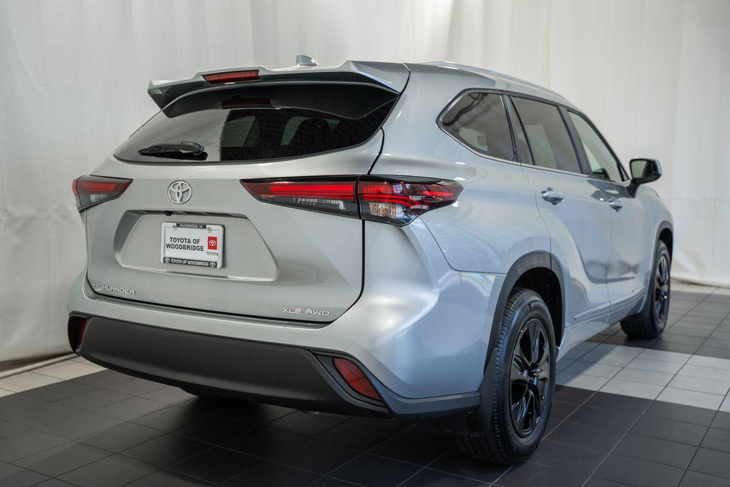 2025 Toyota HIGHLANDER XLE photo 4
