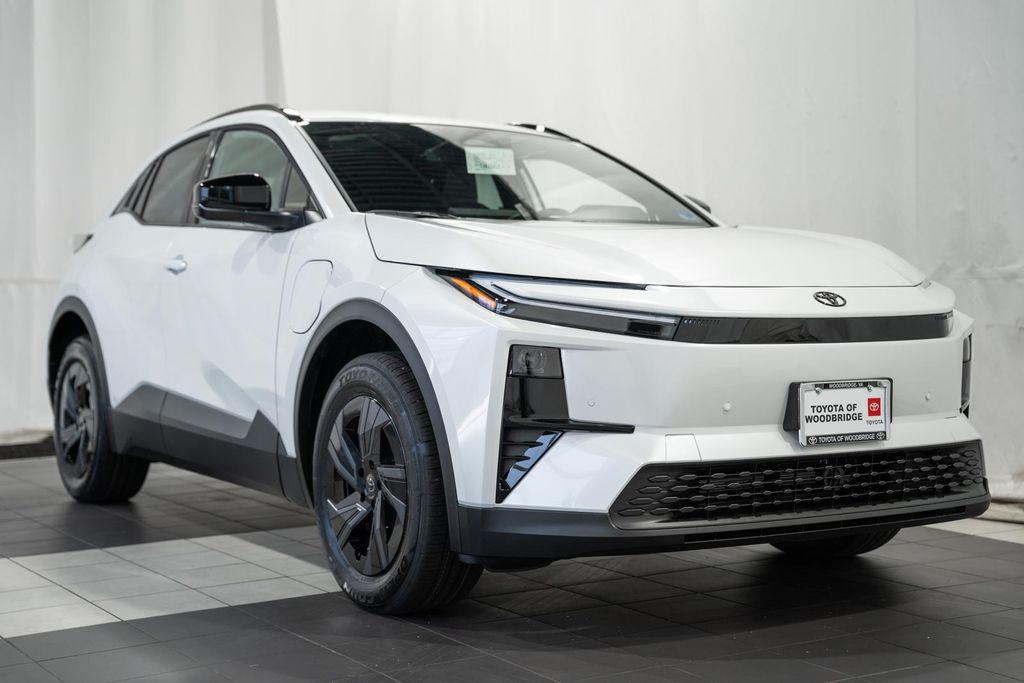 New 2026 Toyota C-HR SE