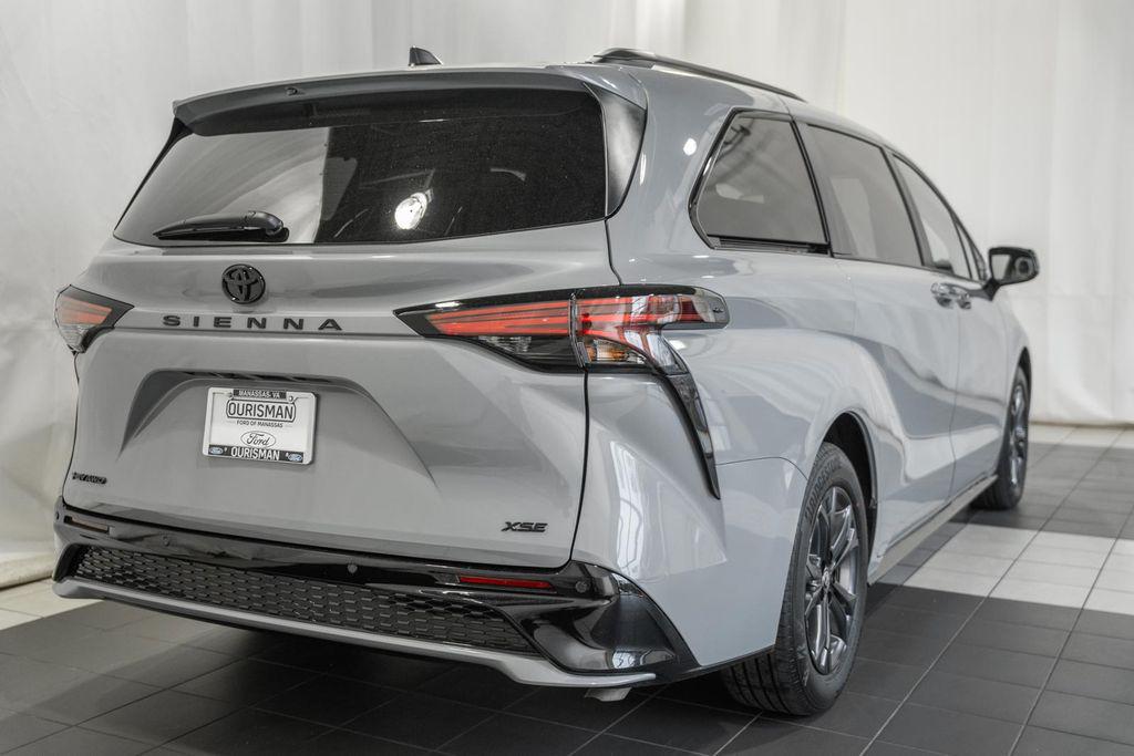 TOYOTA SIENNA - 4