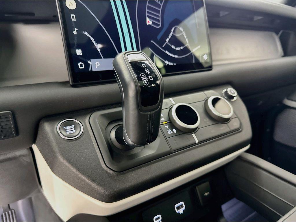 2024 LAND Rover DEFENDER 130 P300 S — миниатюра 17