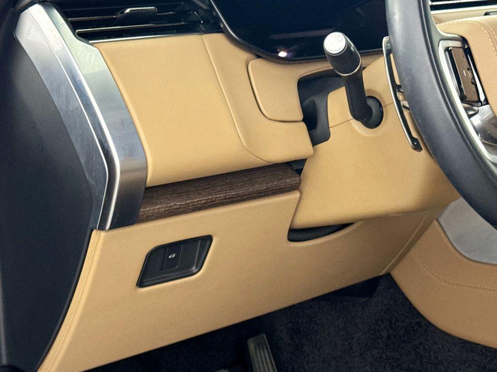 2025 LAND Rover RANGE ROVER P400 SE photo 10