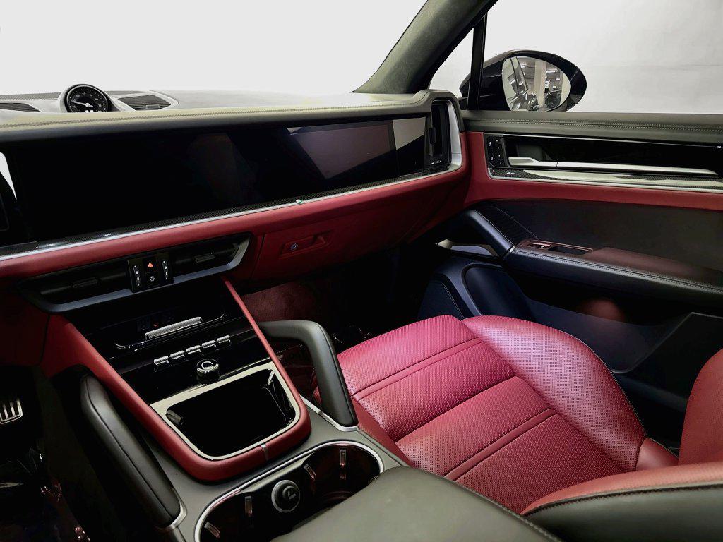 2025 Porsche CAYENNE CAYENNE GTS 缩略图 24
