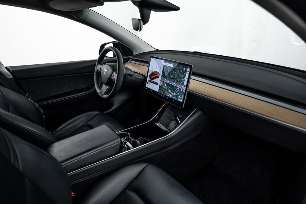 TESLA MODEL Y LONG RANGE - 9