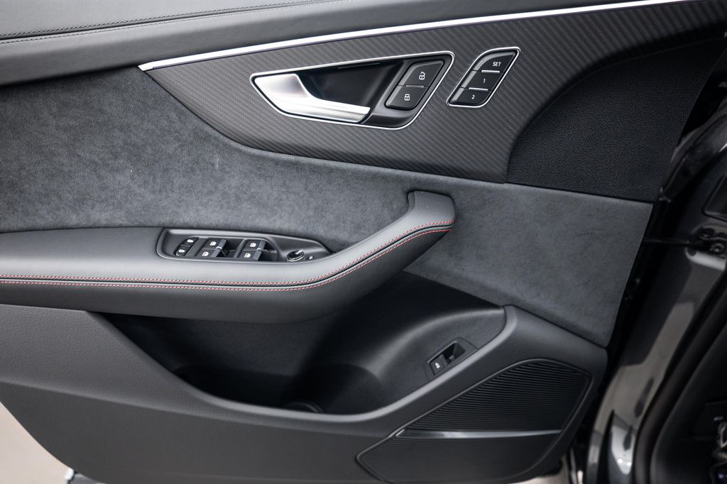 صورة مصغرة 14 لـ 2026 AUDI RS Q8 4.0T