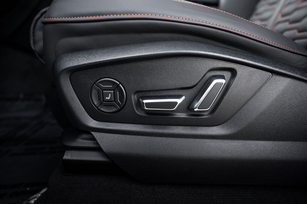 صورة مصغرة 15 لـ 2026 AUDI RS Q8 4.0T