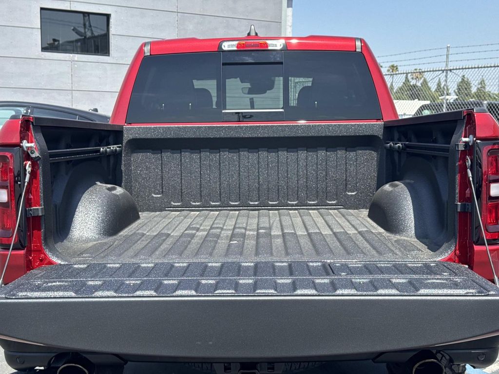 صورة مصغرة 28 لـ 2026 RAM 1500 REBEL