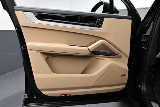 2026 Porsche CAYENNE photo 7