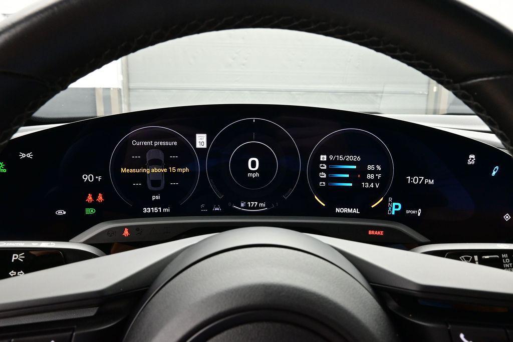 صورة 9 لـ 2021 Porsche TAYCAN BASE