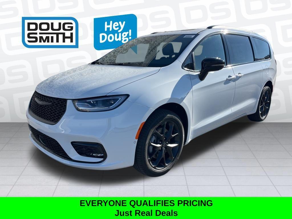 New 2026 Chrysler Pacifica Limited