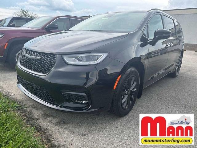 New 2025 Chrysler Pacifica Select