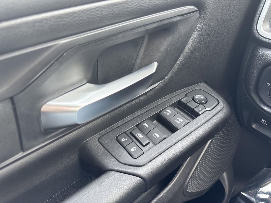 صورة مصغرة 27 لـ 2026 RAM 1500 EXPRESS