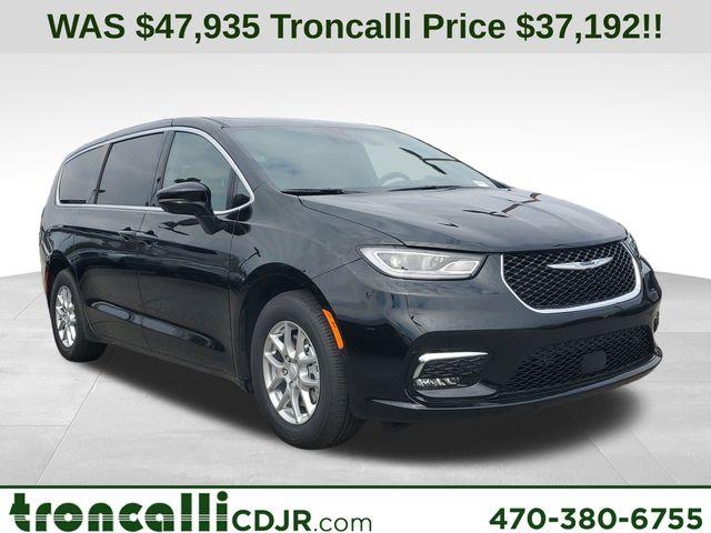New 2026 Chrysler Pacifica Select