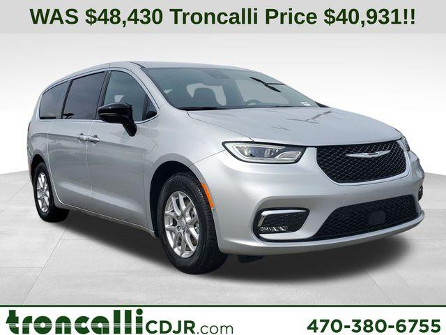 New 2026 Chrysler Pacifica Select