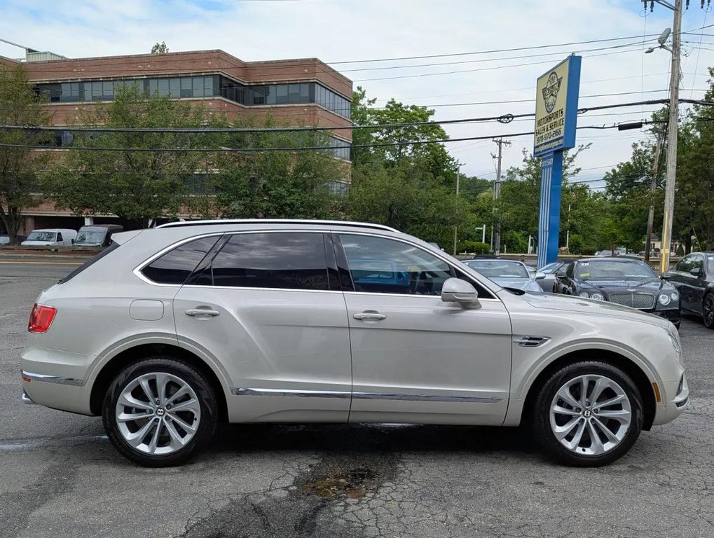 صورة 6 لـ 2020 BENTLEY BENTAYGA V8