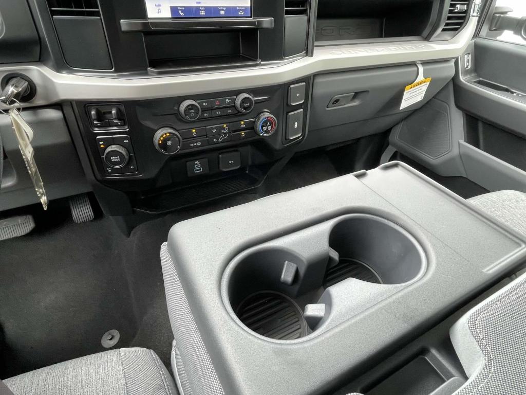 صورة مصغرة 30 لـ 2026 FORD F-250 XL