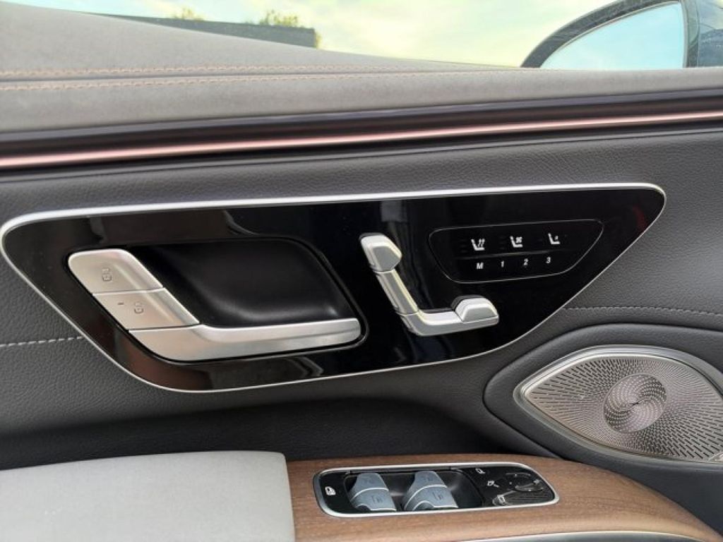 2022 Mercedes-BENZ EQS — миниатюра 11