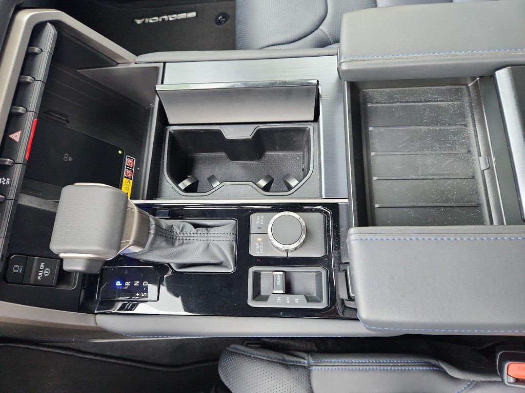 صورة مصغرة 28 لـ 2026 Toyota SEQUOIA PLATINUM