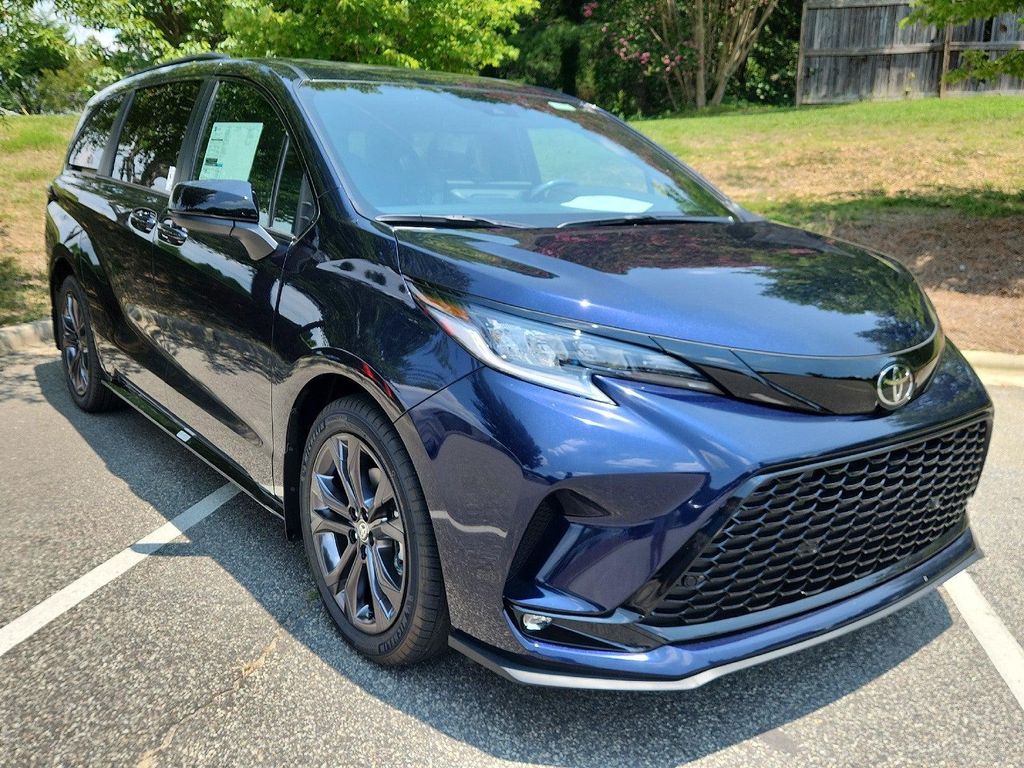 New 2026 Toyota Sienna XSE 7 Passenger