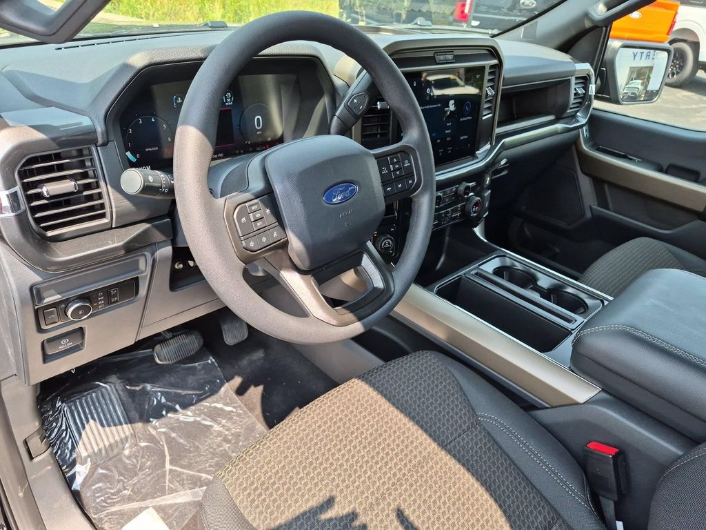 صورة 10 لـ 2026 FORD F-150 STX