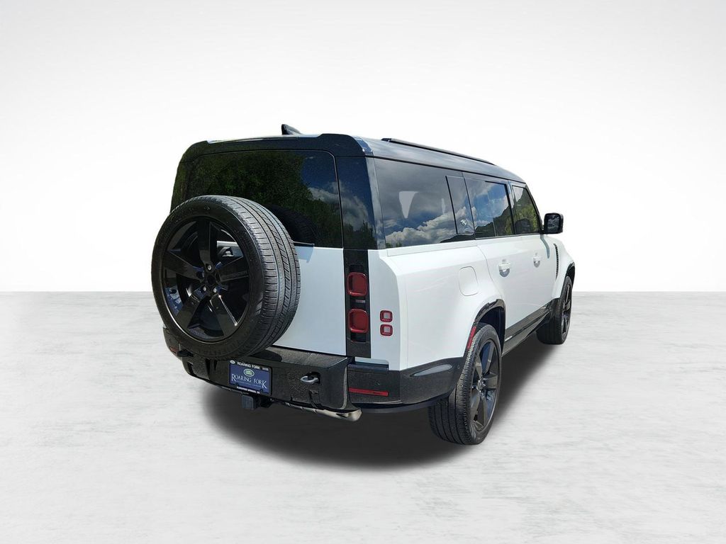 صورة 8 لـ 2024 LAND Rover DEFENDER 130 P400 X-DYNAMIC SE