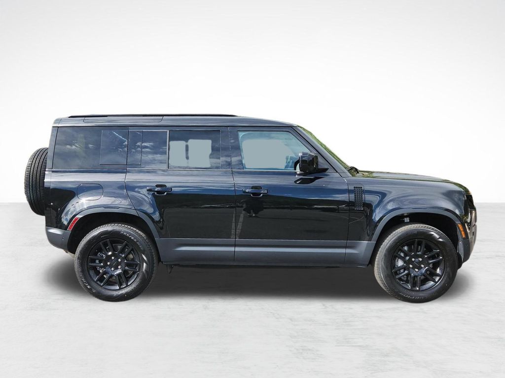 صورة 7 لـ 2026 LAND Rover DEFENDER P300 S