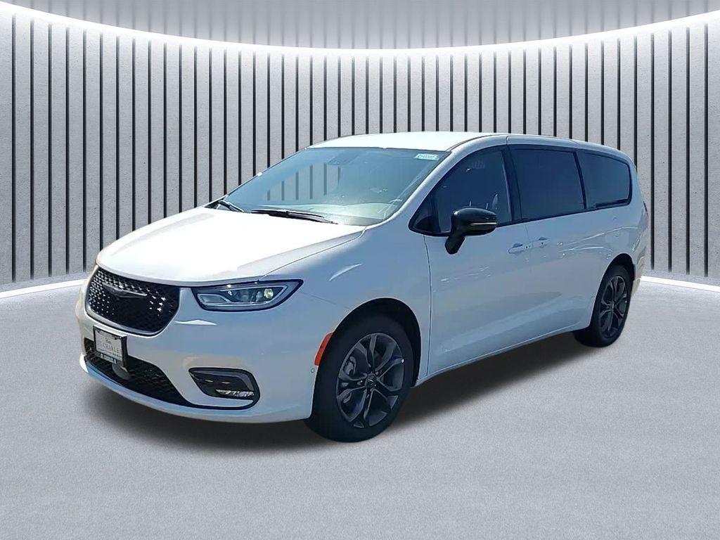 New 2026 Chrysler Pacifica L