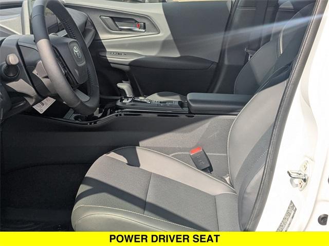 2024 Toyota PRIUS XLE photo 6