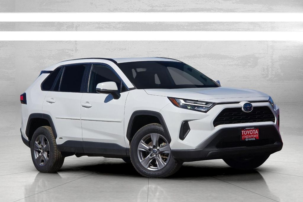 2023 Toyota RAV4 HYBRID LE — фото 2