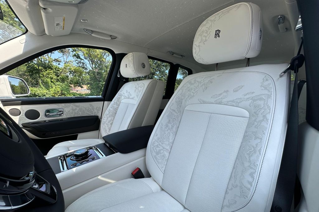 صورة 8 لـ 2027 ROLLS-ROYCE CULLINAN SUV